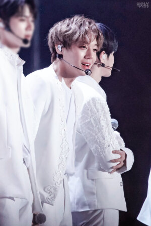 朴志训

cr：logo