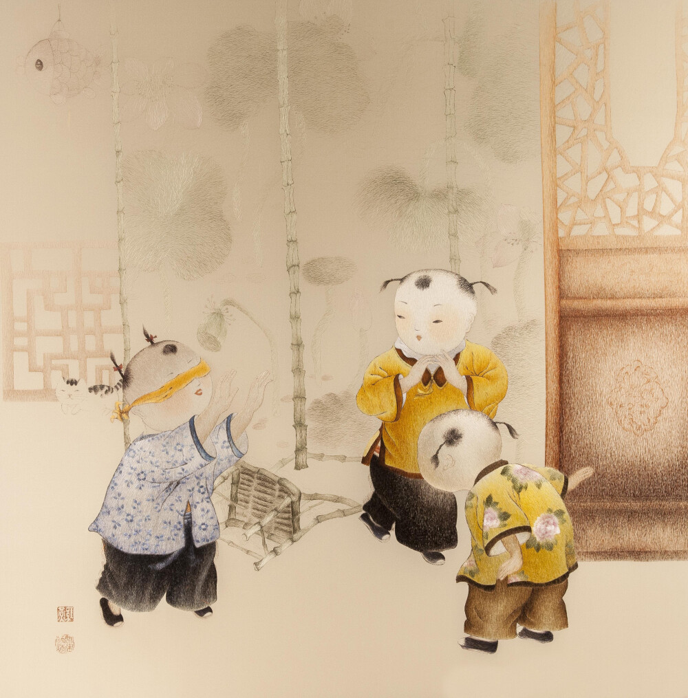 《婴戏图》用精妙的丝线和刺绣艺术打造了一副动人有趣的活泼绣卷，童子嬉戏，活动生动，意趣盎然 