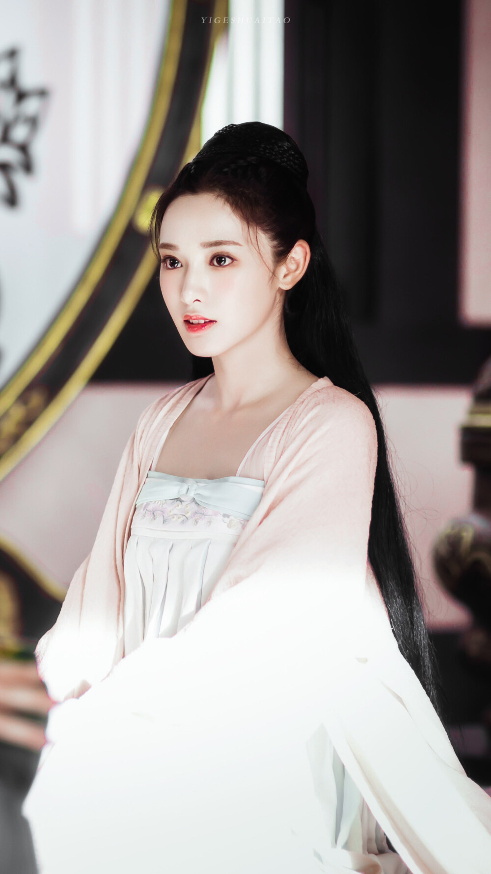 东宫小枫彭小苒修图壁纸