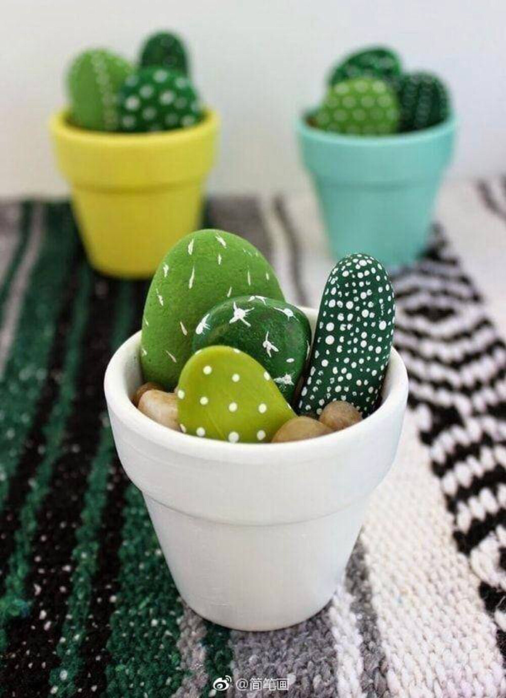 可爱的手绘石头