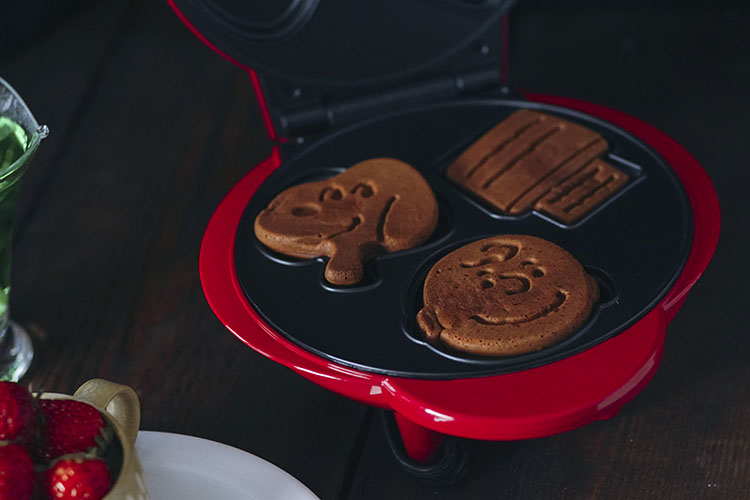 日本电器 史努比家用松饼烘焙机 华夫饼机 烤饼机 早餐神器