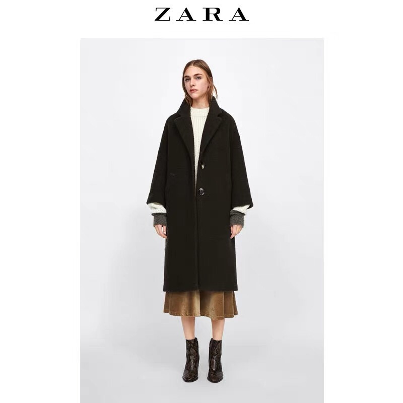 Zara
毛呢大衣x半身裙x靴子