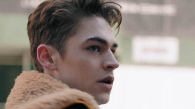 赫洛·费因斯·蒂菲Hero Fiennes-Tiffin，九七年的，是哈六的小伏地魔，但我想说的是他的新电影After，从这部电影预告认识的他。