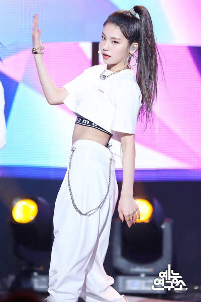 ITZY 黄艺智