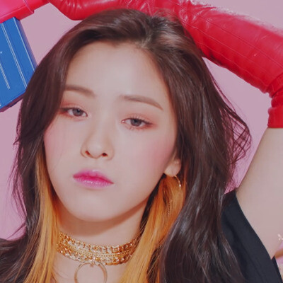 申柳真
ITZY
