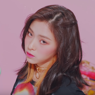 申柳真
ITZY
