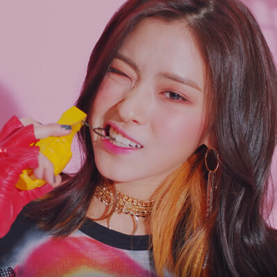 申柳真
ITZY
