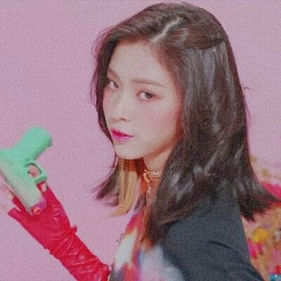 申柳真
ITZY
