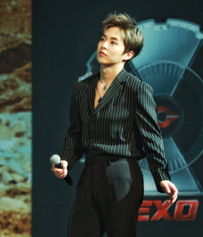 EXO 金珉锡 xiumin 秀珉