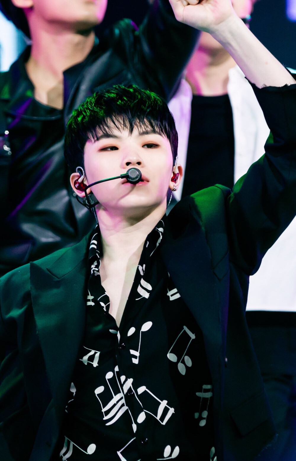 Seventeen
Woozi
李知勋
乌鸡