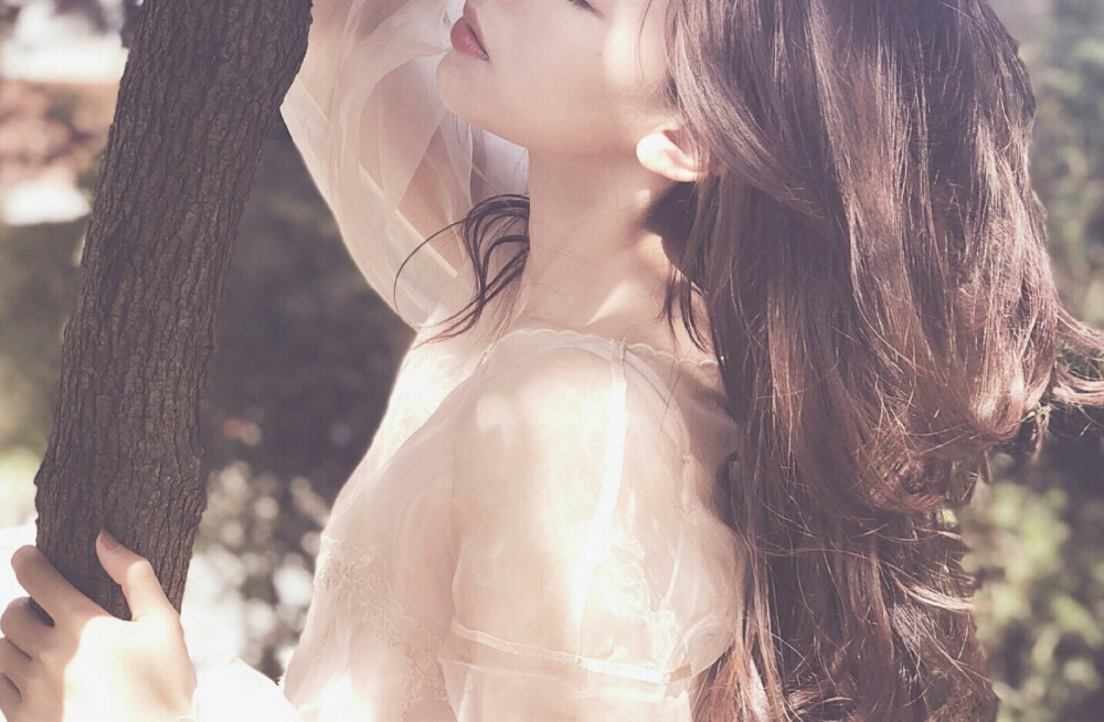 ［鹿半生］自截女主素材
二转注明鹿半生