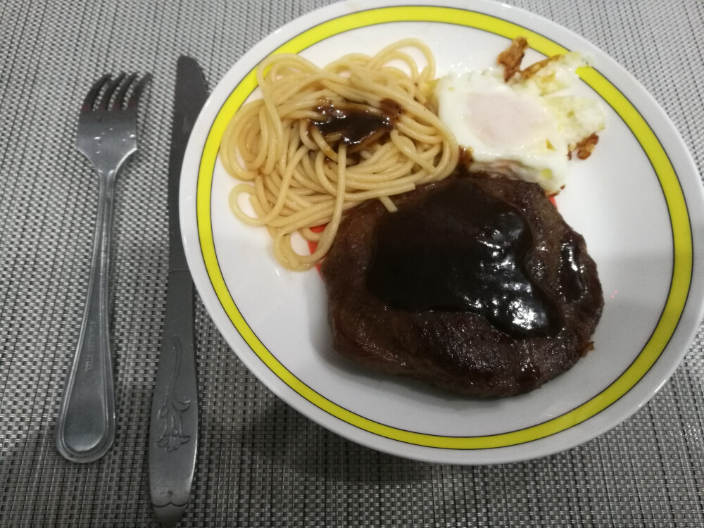 自制低卡魔芋餐
还有牛排意面~