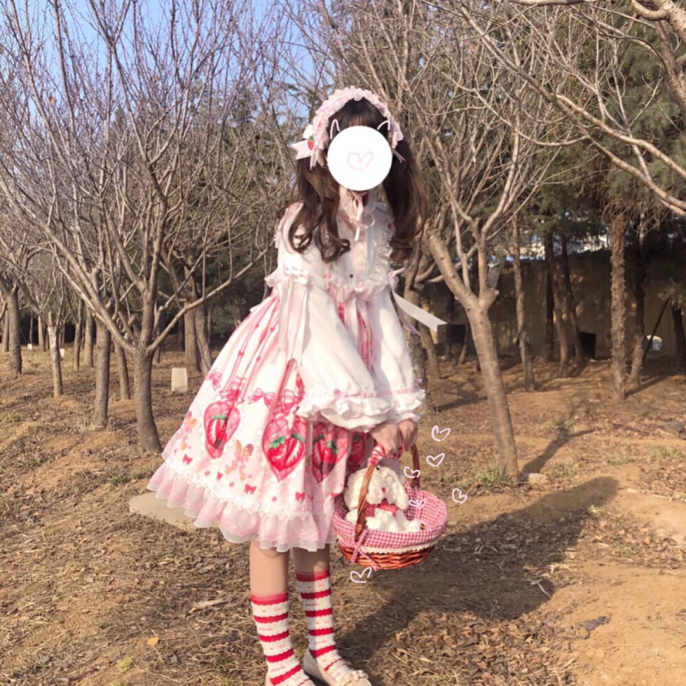 lolita裙子：甜巧莓op 宝：PUPPET NIGHT
鞋子：梅露露 宝：绵阳泡芙lolita
包包：红波点兔熊
lolita/软妹/可爱/