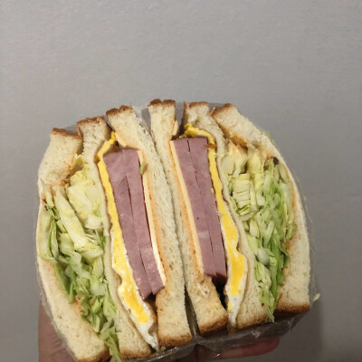 给自己做个豪华厚蛋烧香肠巨无霸sandwich