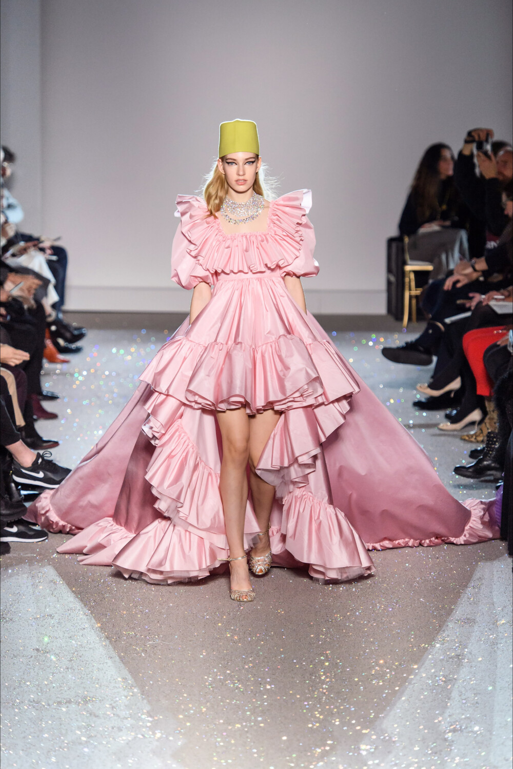 Giambattista Valli(詹巴迪斯塔·瓦利)2019春夏高定发布秀