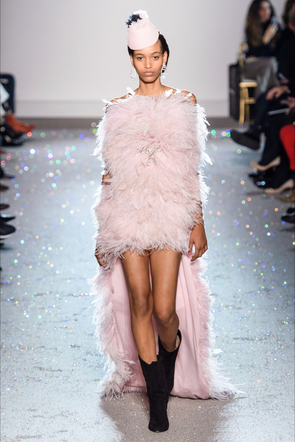 Giambattista Valli(詹巴迪斯塔·瓦利)2019春夏高定发布秀