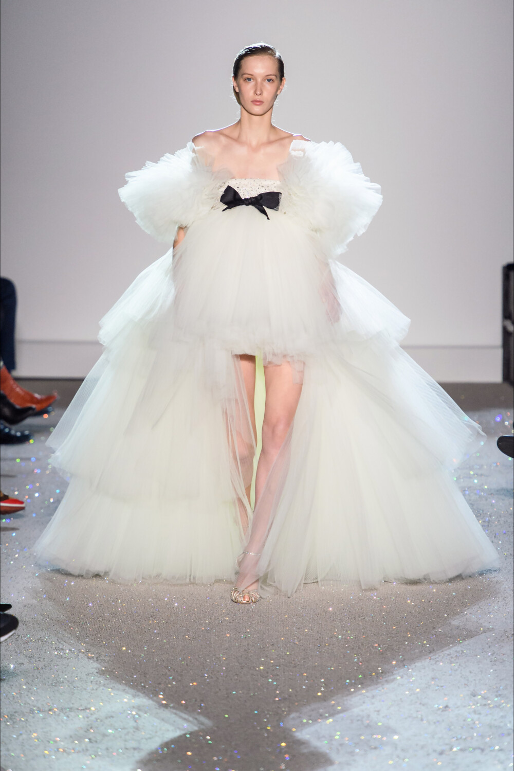 Giambattista Valli(詹巴迪斯塔·瓦利)2019春夏高定发布秀