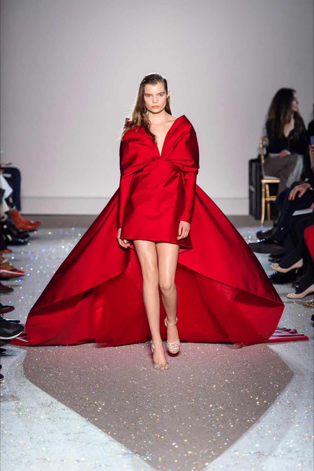 Giambattista Valli(詹巴迪斯塔·瓦利)2019春夏高定发布秀