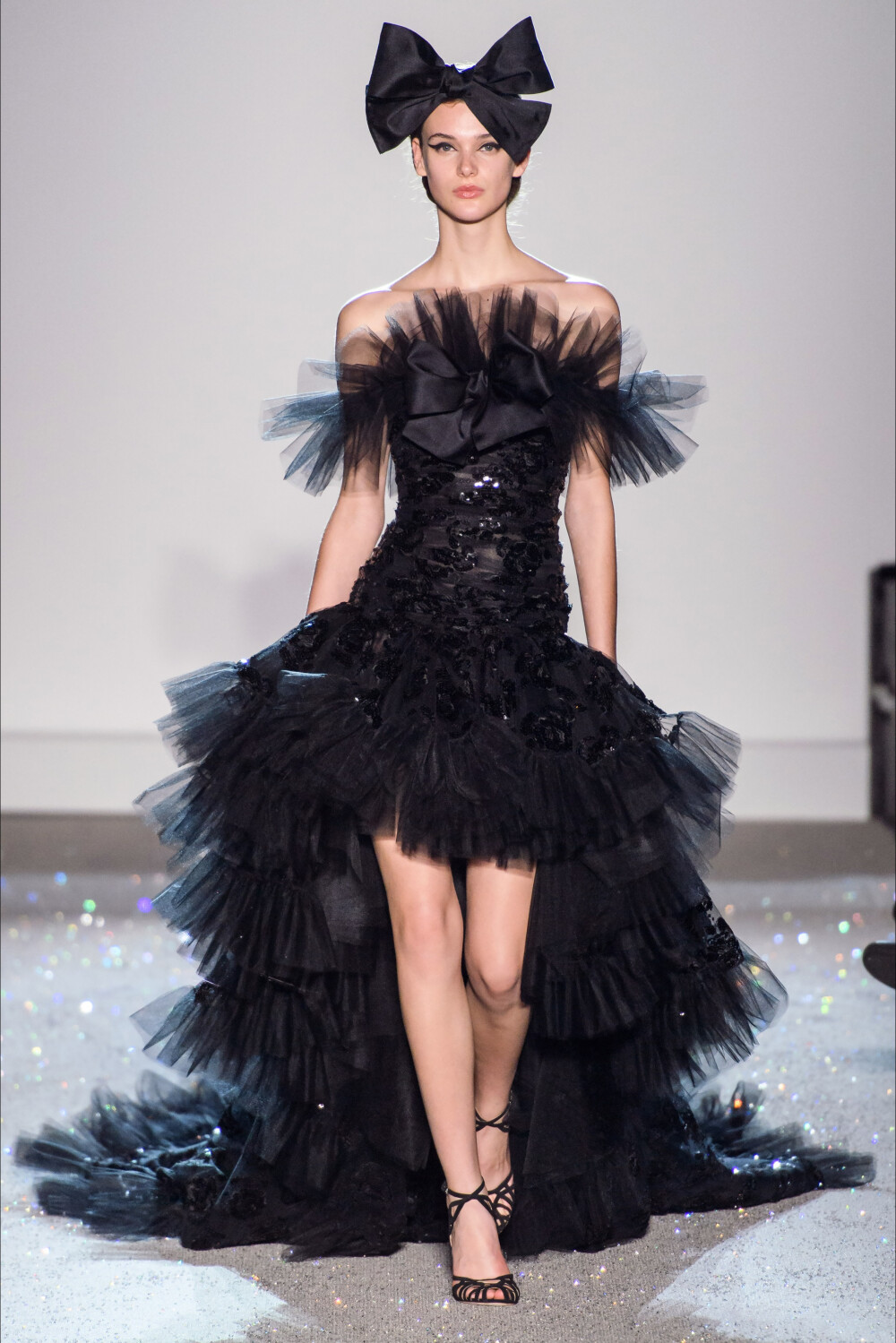 Giambattista Valli(詹巴迪斯塔·瓦利)2019春夏高定发布秀