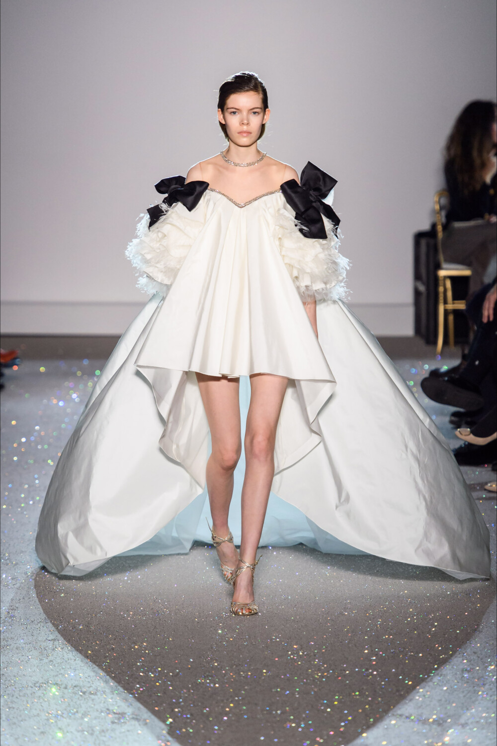 Giambattista Valli(詹巴迪斯塔·瓦利)2019春夏高定发布秀