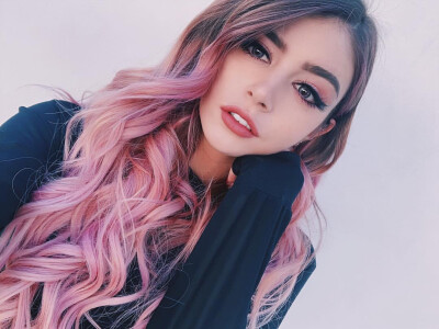 对粉色情有独钟的CC又回dphue做了pink hair
#Chrissy Costanza#