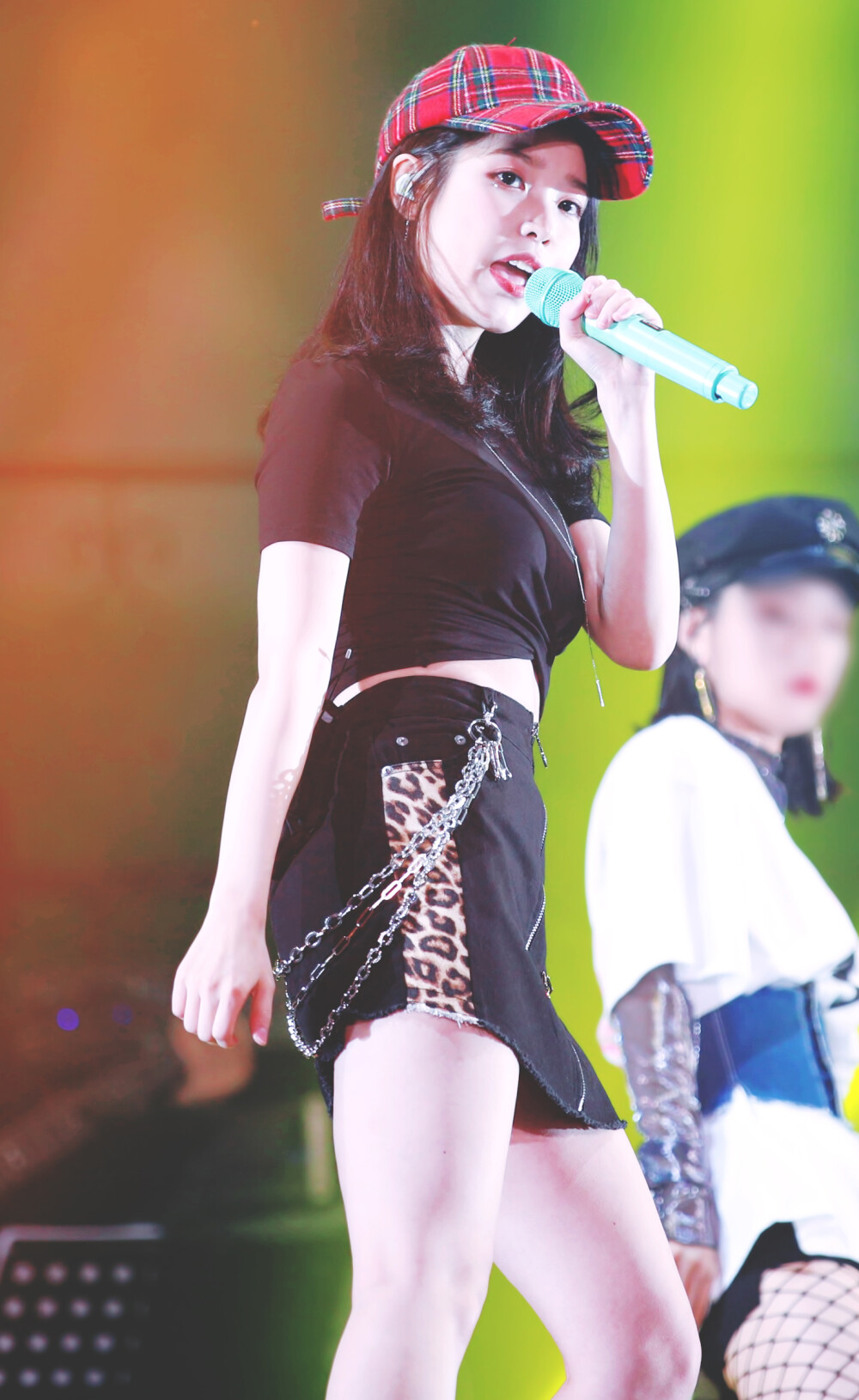 IU李知恩演唱会舞台照