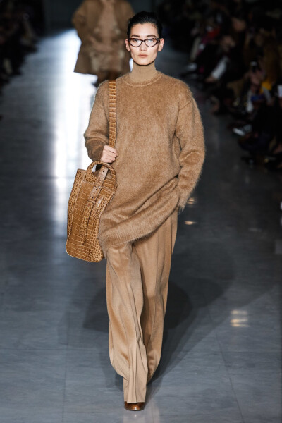 MAX MARA F/W 2019 冬季经典单品羊毛大衣 很显高级