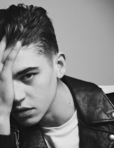 Hero Fiennes-Tiffin x VMan 小伏地魔也太绝了，请问谁不可以呢！