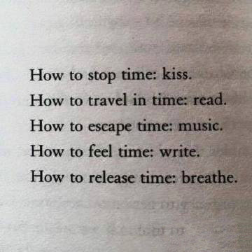 如何停止时间：亲吻。如何时间旅行：阅读。如何逃脱时间：音乐。如何感受时间：写作。如何释放时间：呼吸。—— 马特·海格
