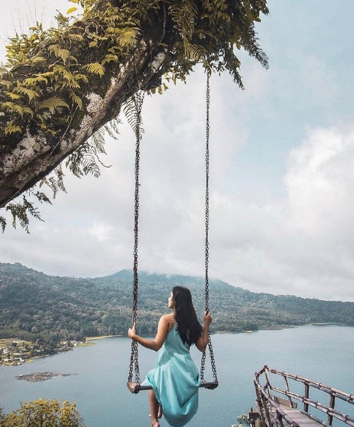 巴厘岛Bali Wanagiri Hidden Hill，每个地方都有不同的景点，包括鸟巢、秋千、向日葵和许多造型不同景观的瞭望台。