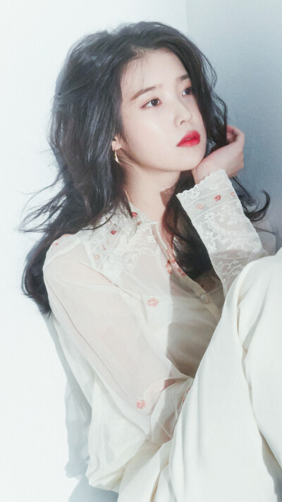 IU