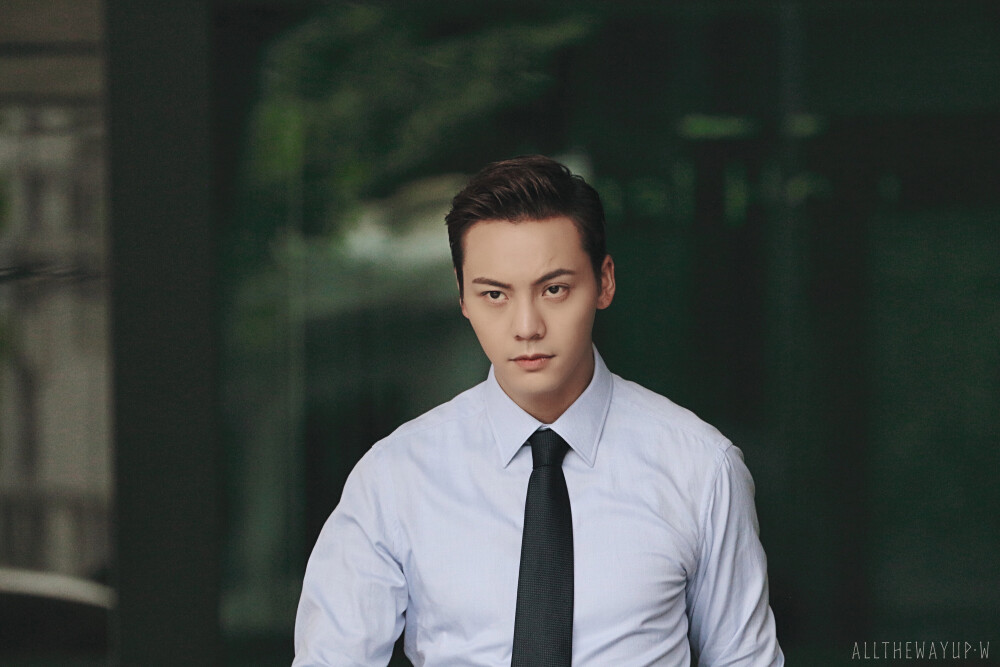 【陈伟霆 William Chan】风暴舞 李俊杰 探班 5016 x 3344 px (图源：微博 @ALLTHEWAYUP·W weibo.com/6542159223/HgB3wh5sx)