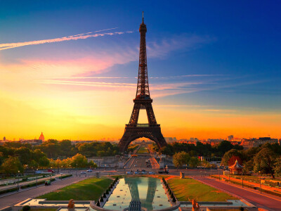 法国埃菲尔铁塔图片
