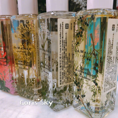 Jo Malone London 2019祖马龙2019最新「Wild Flowers &amp; Weeds」系列香水，不仅瓶身四周都会有独特的雕花，用来包装的铁盒也是非常美，真的好像要拥有！！