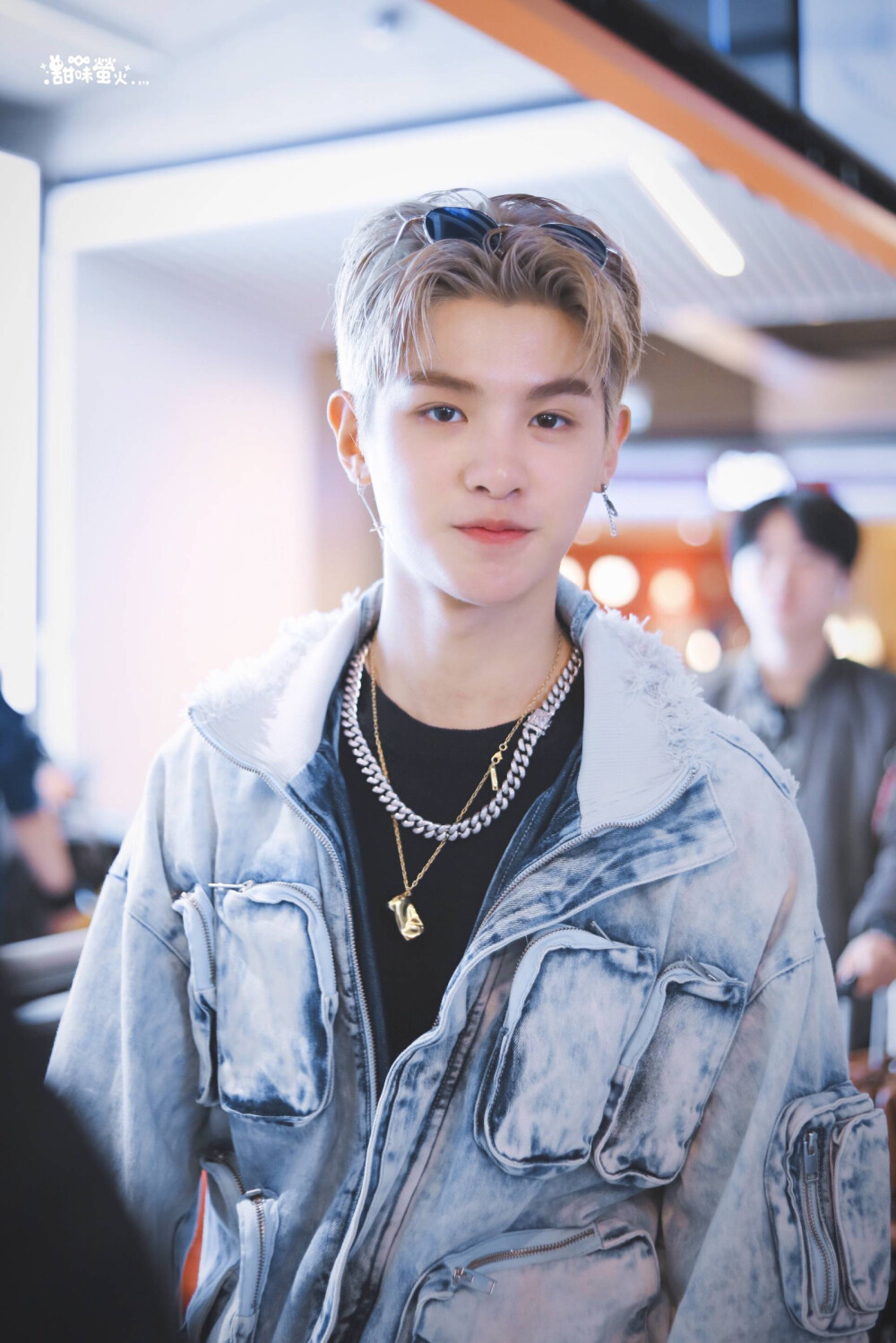 黄明昊 贾富贵Justin 昊哥
机场look