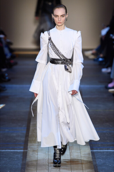 Alexander McQueen（亚历山大·麦昆）2019秋冬高级成衣发布秀