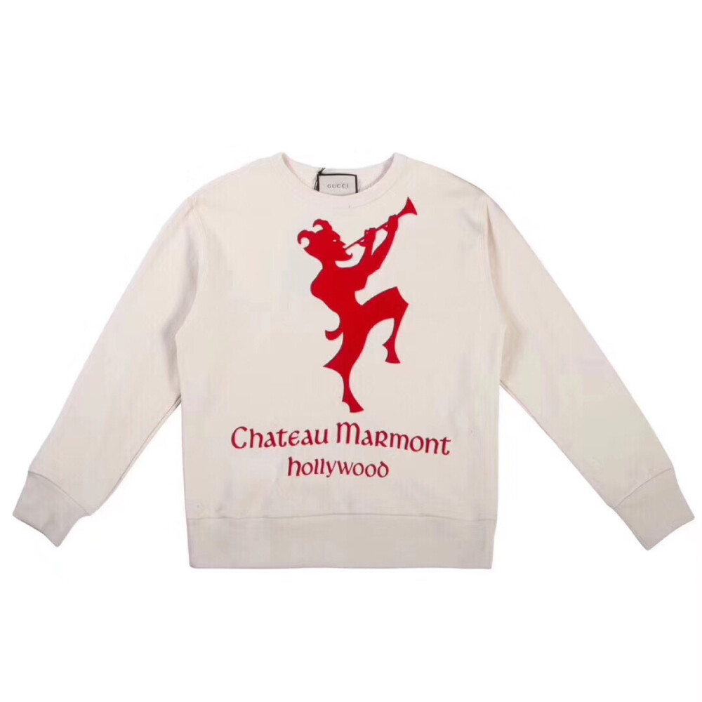 Gucci Chateau Marmont印花卫衣
Chateau Marmont作为Hollywood的著名酒店。这次Gucci的设计灵感就来源于酒店的名字，其守护神希腊神话里的牧神Pan也一同印在了正面。背面的图案则来自于Gucci 的复古花卉。整件衣服采用高克数的毛毡针织棉，做工极其考究。