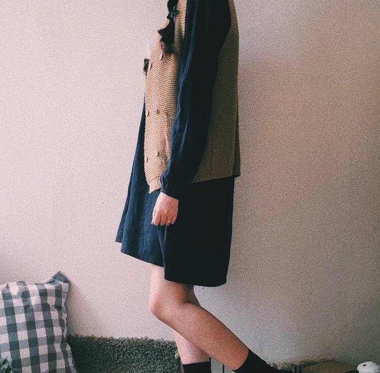 VSCO调色教程：滤镜C1 ▷ 曝光+0.7 ▷ 色调+2 ▷ 暗角+2 ▷ 褪色+3 ▷ 颗粒+4 ​