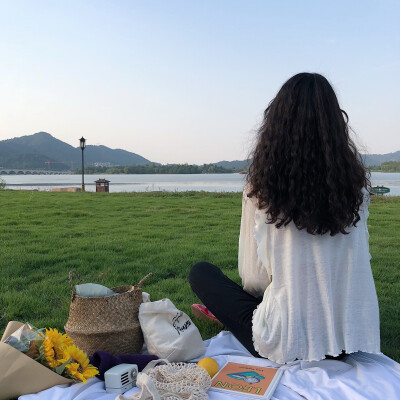 女头像 by：朵莉✔️