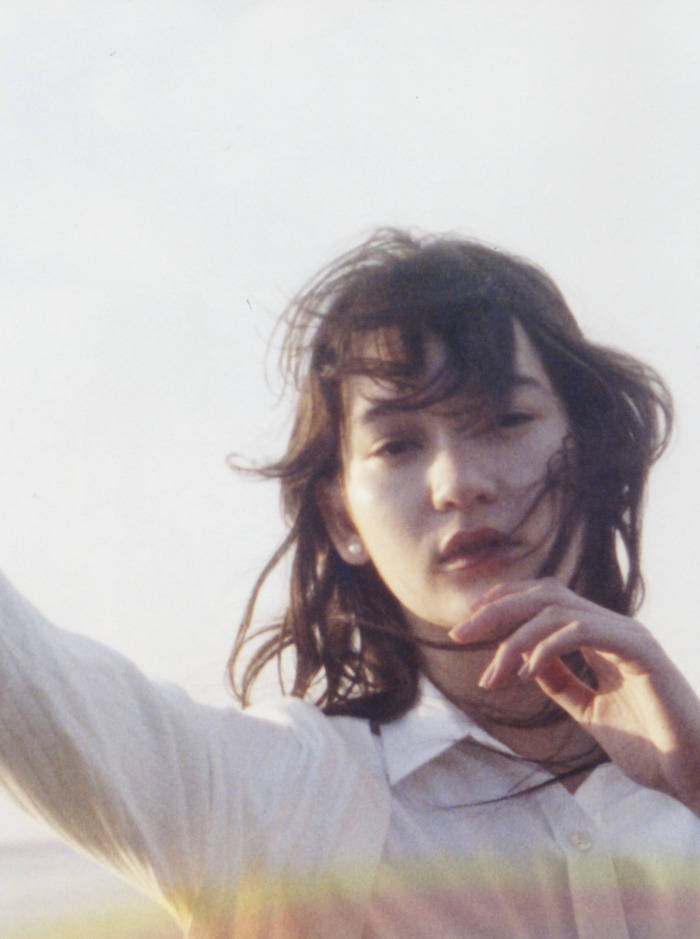 松冈莫娜（ Mona Matsuoka）是日本新晋混血模特，拥有一半日本和一半美国血统，1998年生于美国