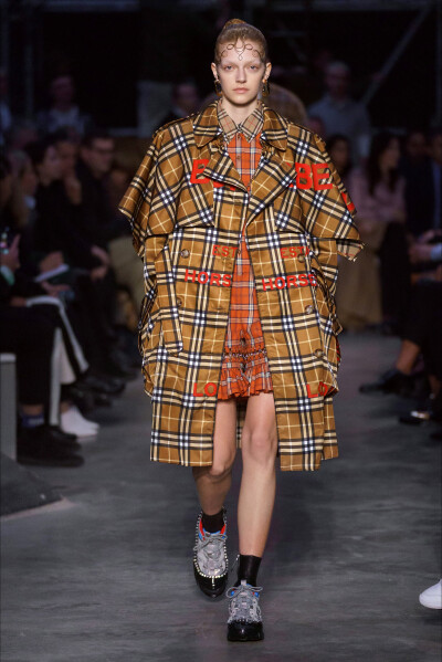 巴宝莉 Burberry 2019伦敦时装周秋冬高级成衣发布秀