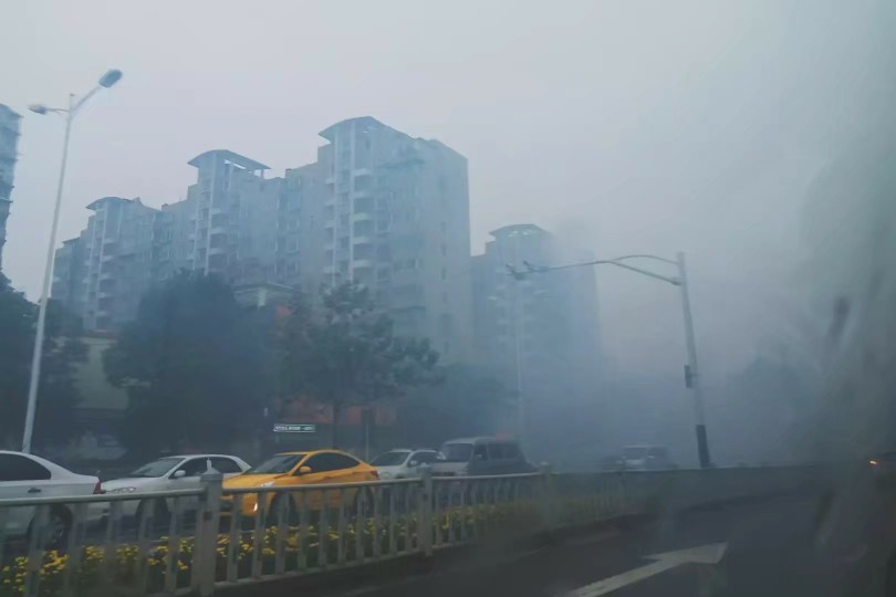 天天下雨
住在七楼的孩子衣服已经一个星期没有干辽
不喜欢下雨天