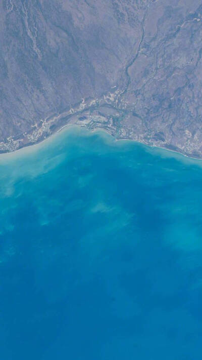 壁纸‖对这种深邃蔚蓝的壁纸真的是毫无抵抗力，妈呀我的最爱