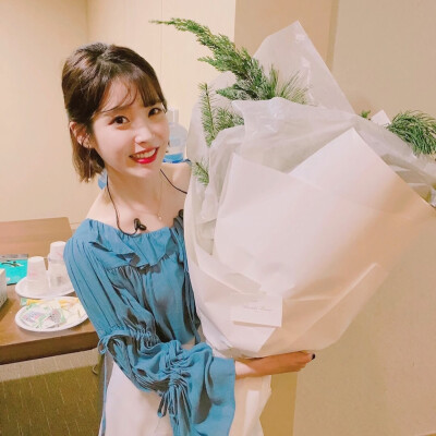 IU