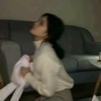 头像女 图源小妖精 眼熟苏白。