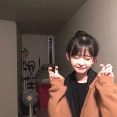 头像女 图源小妖精 眼熟苏白。