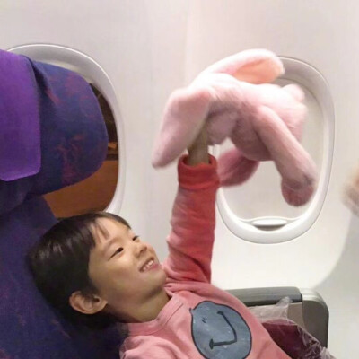 你不要哭 我抱不到你。