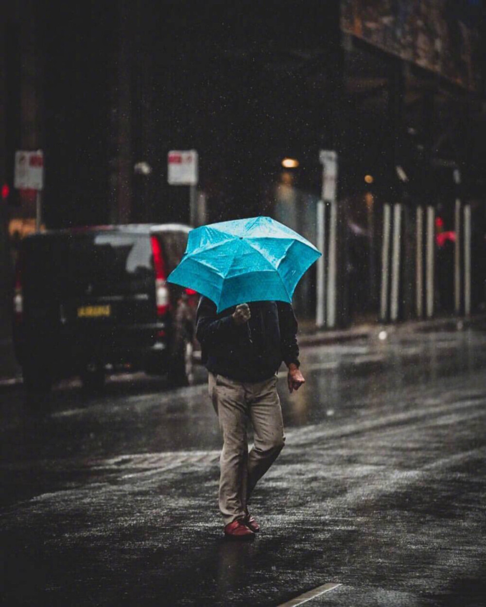 后夜的雨。