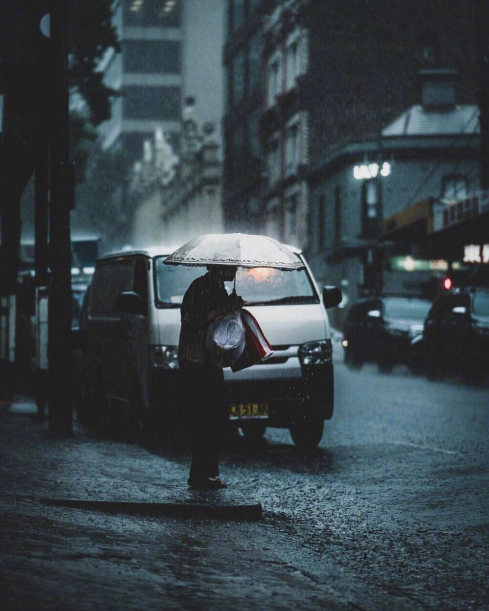 后夜的雨。