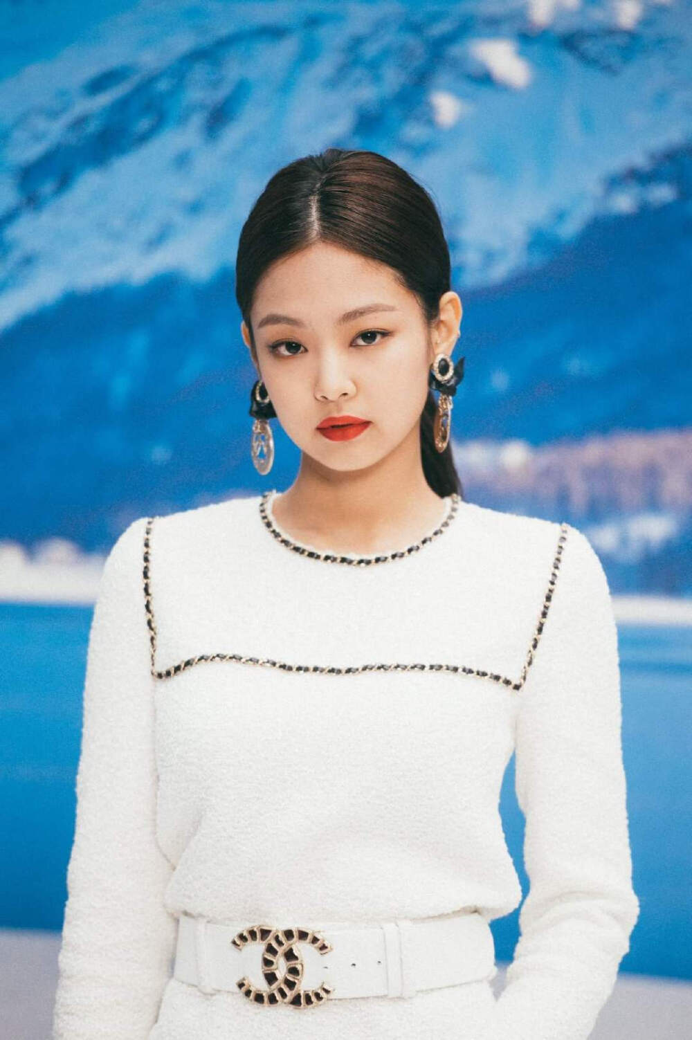 jennie
cr见logo